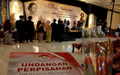 SEPUCUK UNDANGAN, SEJUTA HARAPAN Menyambut Terang di Ujung Langkah Pelepasan Kelas IX - 2025/2026